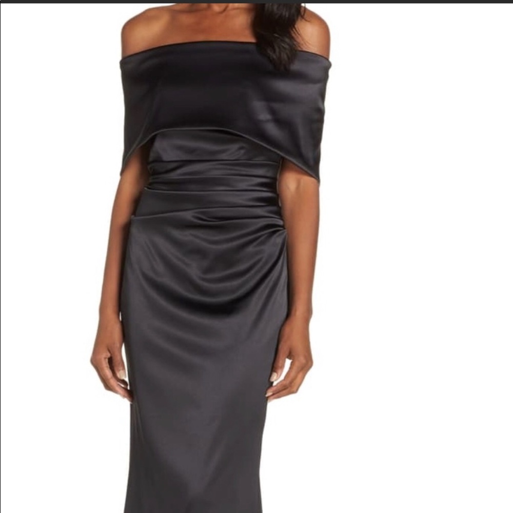 Vince Camuto Off Shoulder Black Satin Maxi Gown 14